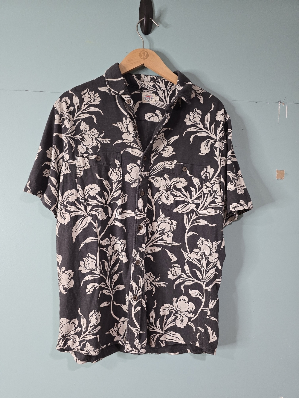 Faherty Brand Hawaiian Men Button Up Floral Beach Floral Organic Cotton Size L